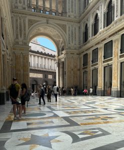 Prosegue il restauro del pavimento storico della Galleria Umberto I di Napoli